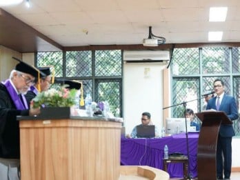 Kepala BPKH Fadlul Imansyah Raih Gelar Doktor di UI Dalam 6 Tahun