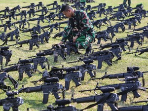 Operasi pengamanan mengerahkan sebanyak 100.000 personel TNI dan 15.000 personel Polri.