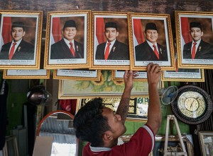 Penjualan Pigura Foto Presiden Dan Wakil Presiden Terpilih