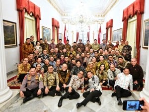 Presiden Joko Widodo menggelar jamuan santap siang bersama dan berpamitan dengan jajaran Kabinet Indonesia Maju jelang purna tugas.