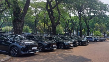 Mengintip Suasana GBK Jelang Pelantikan Prabowo-Gibran, Mobil Mewah Berjejer Rapi