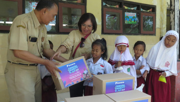 Daikin Salurkan Ratusan Paket Perlengkapan Sekolah
