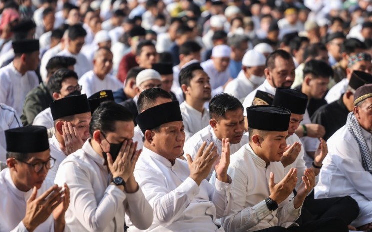 Presiden terpilih Prabowo Subianto (tengah) berdoa ANTARA FOTO/Asprilla Dwi Adha - nym.