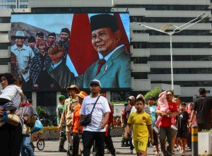 Warga Mulai Padari Jalan Jendral Sudirman Jelang Pelantikan Presiden Terpilih Prabowo Subianto