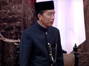 Wajah Jokowi Semringah, Saksikan Gibran Ucap Sumpah Jabatan Jadi Wapres RI