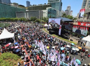 Sambut Pelantikan Prabowo-Griban, Ribuan Warga Padati Kawasan Bundaran HI