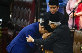 Momen Prabowo Usai Sampaikan Pidato Perdana di depan Jokowi dan Parlemen