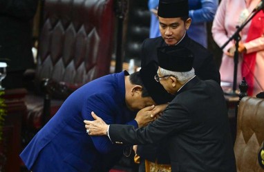 Momen Prabowo Usai Sampaikan Pidato Perdana di depan Jokowi dan Parlemen