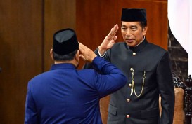 Foto Prabowo Beri Hormat ke Jokowi dan Cium Tangan Ma'ruf Amin