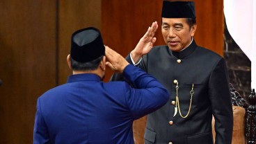 Foto Prabowo Beri Hormat ke Jokowi dan Cium Tangan Ma'ruf Amin