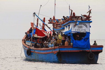 Evakuasi Imigran Etnis Rohingya di Perairan Desa Padang Bakau Aceh