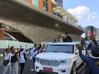 Momen Jokowi Pamitan dan Sapa Warga di Jakarta Sebelum Mudik ke Solo