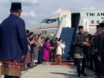 Detik-detik Prabowo Antar Jokowi-Iriana Mudik ke Solo Naik Pesawat TNI