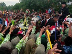 Presiden Ke-7 Joko Widodo Disambut Ribuan Warga Ketika Tiba di Solo