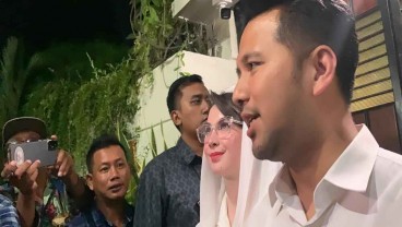 Cantiknya Arumi Bachsin saat Temani Emil Dardak Sowan Jokowi di Solo