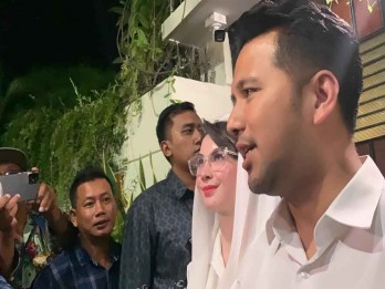 Cantiknya Arumi Bachsin saat Temani Emil Dardak Sowan Jokowi di Solo