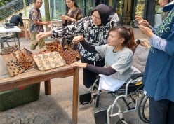 PNM dan JAMKRINDO Latih Perempuan Disabilitas Jadi Wirausaha Batik