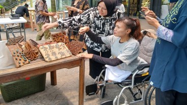 PNM dan JAMKRINDO Latih Perempuan Disabilitas Jadi Wirausaha Batik