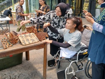 PNM dan JAMKRINDO Latih Perempuan Disabilitas Jadi Wirausaha Batik