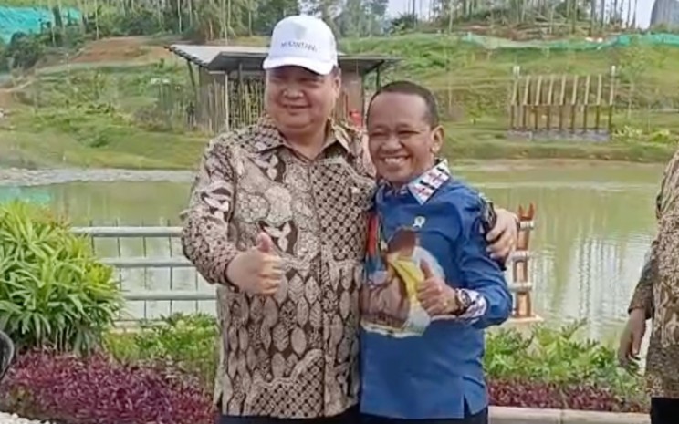 Menko Perekonomian Airlangga Hartarto dan Menteri Investasi/Kepala BKPM Bahlil Lahadalia mengikuti Sidang Kabinet Paripurna perdana bersama Presiden Joko Widodo dan Wakil Presiden Maruf Amin di Istana Garuda, Ibu Kota Negara (IKN) Nusantara, Senin (12/8/2024). -  Dok Istimewa