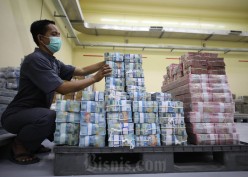 Rupiah Dibuka Melemah ke Level Rp15.565 per Dolar AS