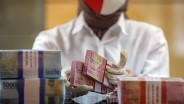 Rupiah Ditutup Melemah ke Level Rp15.567, Dolar AS Ikut Loyo