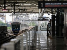 Viral Ibu-Ibu Pound Fit di Stasiun, MRT Buka Suara