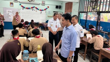 Gibran Tinjau Program Makan Siang Bergizi, Siswa: Mau Ada Setiap Hari