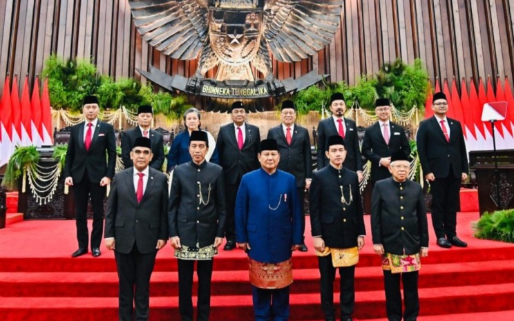 Presiden Prabowo Subianto melakukan foto bersama usai Pengucapan Sumpah sebagai Presiden Republik Indonesia masa jabatan 2024-2029, di Gedung Nusantara MPR/DPR/DPD, Jakarta, pada Minggu, 20 Oktober 2024. Foto: BPMI Setpres - Laily Rachev