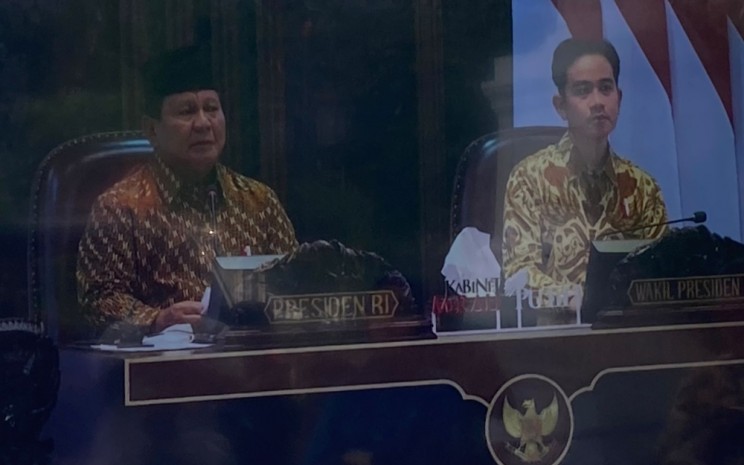 Presiden Prabowo Subianto dan Wakil Presiden Gibran Rakabuming memimpin sidang kabinet perdana untuk pemerintahan 2024-2029 sebagaimana tayangan langsung dari Istana Kepresidenan, Jakarta, Rabu (23/10/2024). JIBI - Dany Saputra.