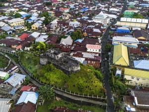 Benteng Tolukko, di Ternate, Maluku Utara dibangun oleh Portugis pada tahun 1540 sebagai pertahanan dalam menguasai rempah-rempah