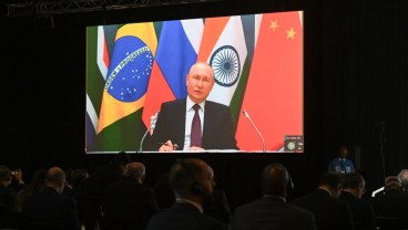 Putin Pamerkan Uang Kertas Simbolis, Mata Uang BRICS Terealisasi?