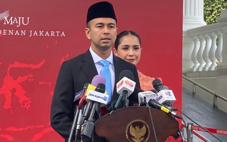 Utusan Khusus Presiden Bidang Pembinaan Generasi Muda dan Pekerja Seni Raffi Ahmad dan istrinya, Nagita Slavina di Kompleks Istana Kepresidenan, Jakarta, Selasa (22/10/2024) - Bisnis/Dany Saputra.