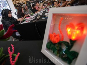 Pertamina SMEXPO 2024 dimeriahkan dengan berbagai kegiatan diskusi dan pelatihan, salah satunya workshop 3D Flower Lamp by Skola