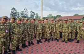 Retreat Lembah Tidar: Para Menteri Prabowo Pakai Baju Loreng, Bangun Subuh & Latihan Berbaris