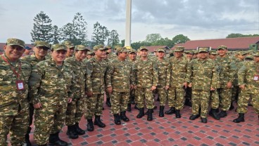 Retreat Lembah Tidar: Para Menteri Prabowo Pakai Baju Loreng, Bangun Subuh & Latihan Berbaris