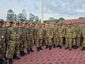 Retreat Lembah Tidar: Para Menteri Prabowo Pakai Baju Loreng, Bangun Subuh & Latihan Berbaris