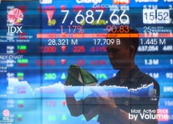 IHSG Ditutup Turun ke 7.694, Saham BNLI, TPIA, dan BMRI Masih Melaju