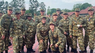 Barisan Srikandi Kabinet Merah Putih Pakai Baju Loreng saat Retreat di Magelang