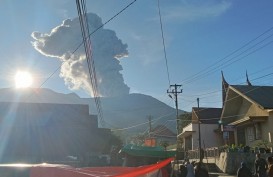 Gunung Marapi di Sumbar Erupsi 3 Kali, Terdengar Dentuman