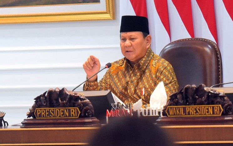 Presiden Prabowo Subianto saat memimpin Sidang Kabinet Paripurna (SKP) perdana di Ruang Sidang Kabinet, Jakarta (23/10/2024). - Humas Setkab - Rahmat).