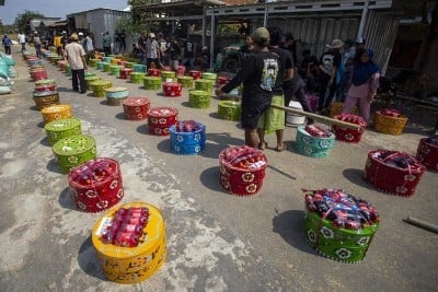 Warga Gelar Tradisi Tenongan di Indramayu Sebagai Syukur Atas Hasil Panen Padi