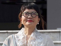 Gaya ‘Nyentrik’ Wamen Pendidikan Stella Christie dengan Kacamata Uniknya, Berapa Harganya?