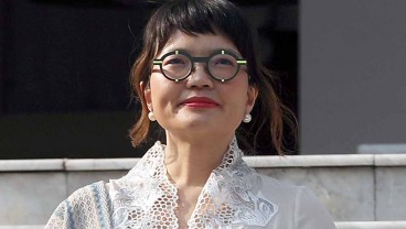 Gaya ‘Nyentrik’ Wamen Pendidikan Stella Christie dengan Kacamata Uniknya, Berapa Harganya?