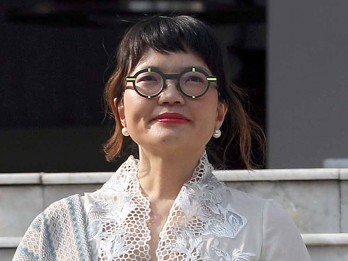 Gaya ‘Nyentrik’ Wamen Pendidikan Stella Christie dengan Kacamata Uniknya, Berapa Harganya?