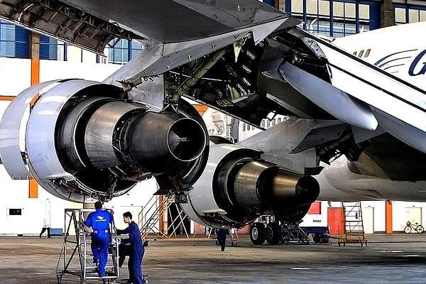 Illustration - Two technicians worked on maintenance of a Garuda aircraft in a GMF's hangar./Bisnis/Doc. of GMF-gmf.polsri.ac.id