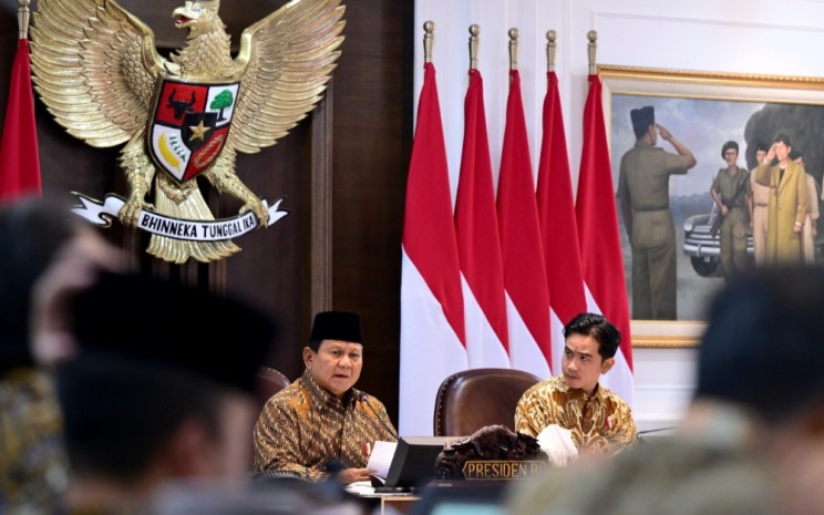 Presiden Prabowo Subianto dan Wapres Gibran Rakabuming saat memimpin Sidang Kabinet Paripurna perdana di Ruang Sidang Kabinet, Istana, Jakarta, Rabu, 23 Oktober 2024. Foto BPMI Setpres