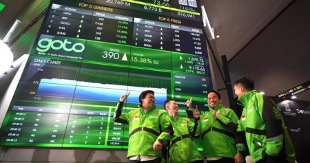 Seremoni pencatatan saham PT GoTo Gojek Tokopedia Tbk. (GOTO) di Bursa Efek Indonesia, Senin (11/4/2022). GoTo meraih dana Rp15,8 triliun dari IPO dan penjualan saham treasury./Istimewa