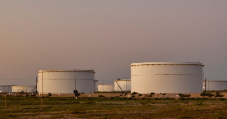Tangki penyimpanan minyak di Midland, Texas, AS, pada hari Kamis, 3 Oktober 2024. / Bloomberg-Anthony Prieto