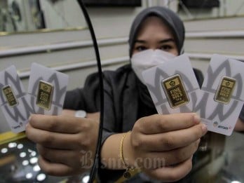 Harga Emas 24 Karat Antam Hari Ini Dibanderol Rp1,56 Juta per Gram